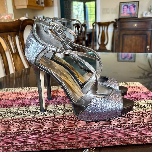 Guess Pewter Patent Leather & Glitter Stiletto Sandals- Foot & Ankle Straps S 10 - Picture 3 of 9